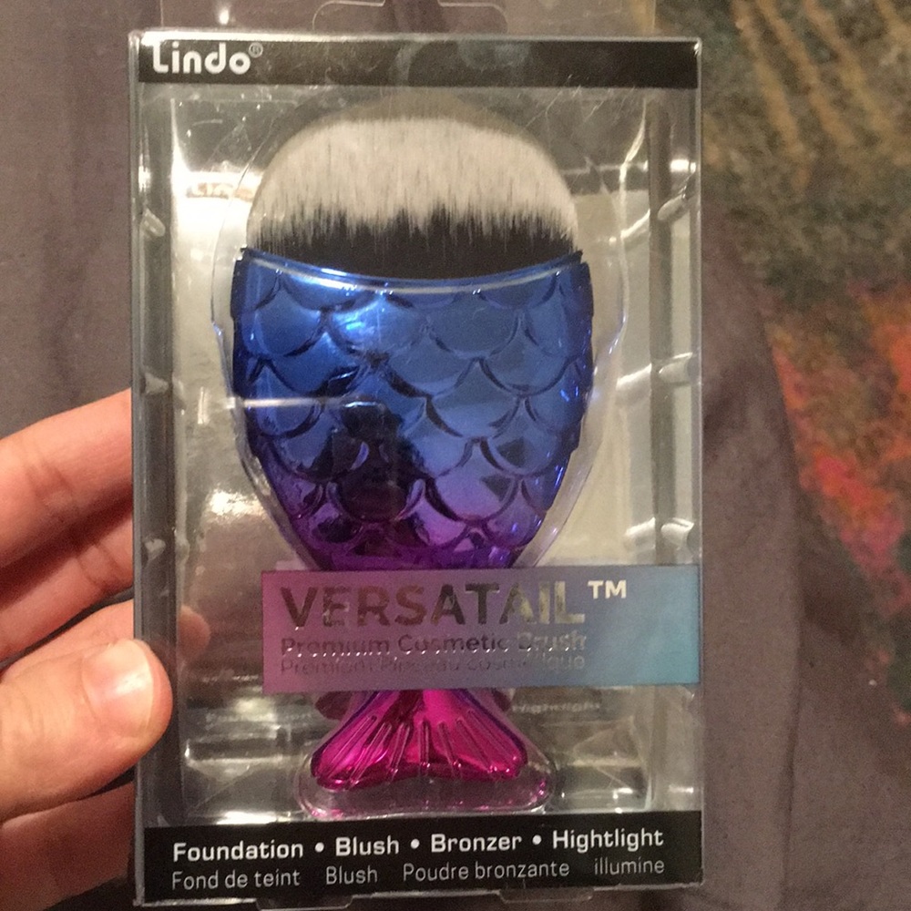 Cosmetic brush